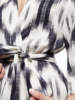 Alice and Olivia MATCHING SETS*IKAT PRINT DOMINO KIMONO WITH TIE BELT + ASH TIE NECK HALTER TOP + TANDY SHORTS